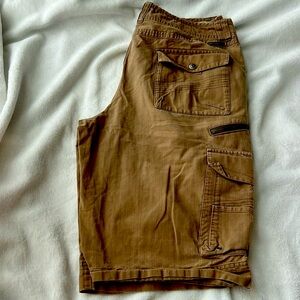 Columbia sportswear shorts, lots of pockets super cute size 34 EUC